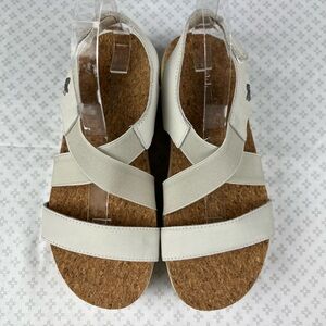 547 Kuru Loma in Ecru-Sand strappy platform sandals women's size 8